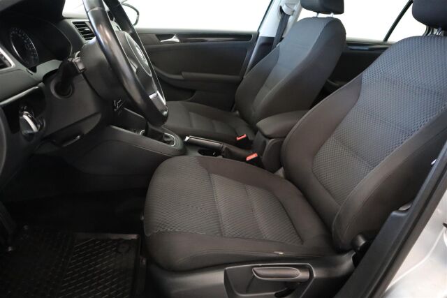 VOLKSWAGEN Jetta 2011 Comfortline 1,2 TSI 77 kW (105 hv) BlueMotion Technology