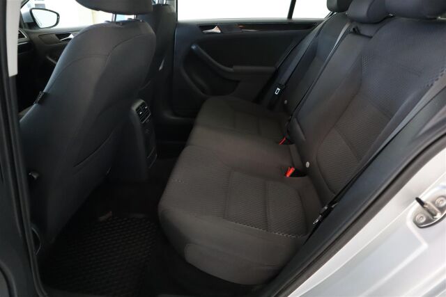 VOLKSWAGEN Jetta 2011 Comfortline 1,2 TSI 77 kW (105 hv) BlueMotion Technology