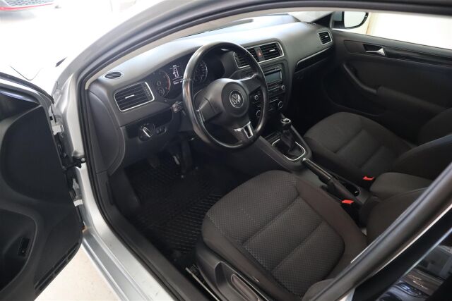 VOLKSWAGEN Jetta 2011 Comfortline 1,2 TSI 77 kW (105 hv) BlueMotion Technology