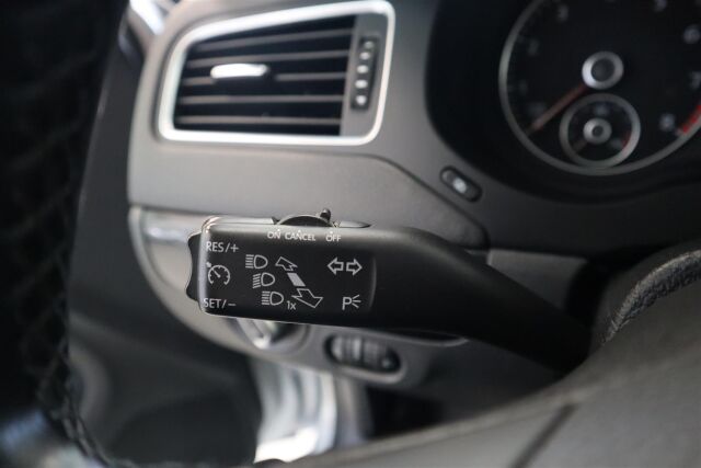 VOLKSWAGEN Jetta 2011 Comfortline 1,2 TSI 77 kW (105 hv) BlueMotion Technology