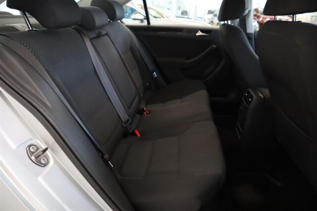VOLKSWAGEN Jetta 2011 Comfortline 1,2 TSI 77 kW (105 hv) BlueMotion Technology
