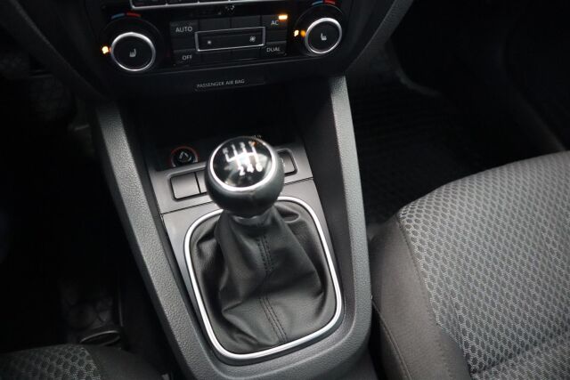 VOLKSWAGEN Jetta 2011 Comfortline 1,2 TSI 77 kW (105 hv) BlueMotion Technology