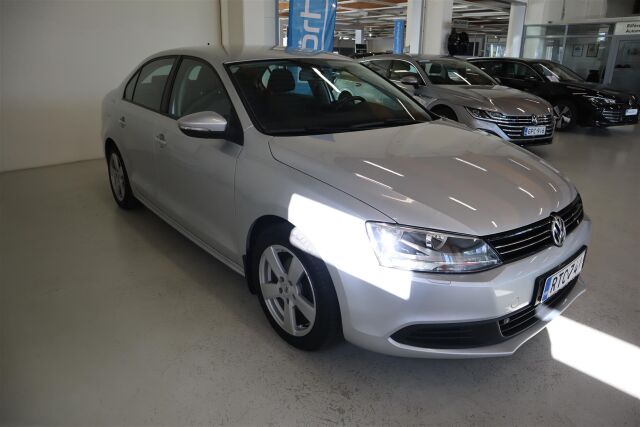 VOLKSWAGEN Jetta 2011 Comfortline 1,2 TSI 77 kW (105 hv) BlueMotion Technology