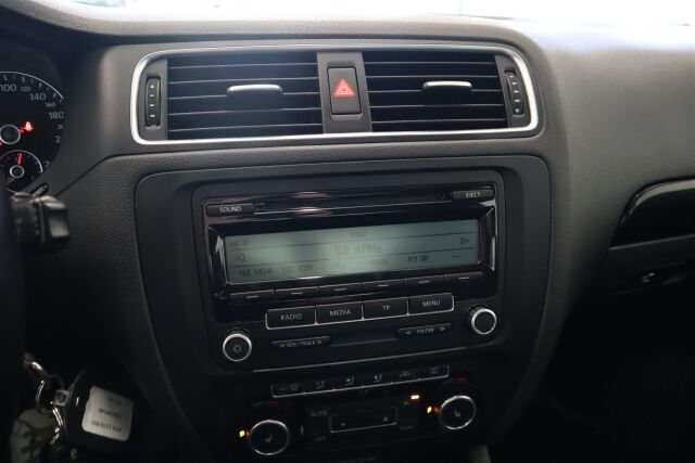 VOLKSWAGEN Jetta 2011 Comfortline 1,2 TSI 77 kW (105 hv) BlueMotion Technology