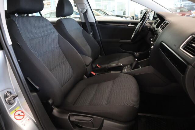 VOLKSWAGEN Jetta 2011 Comfortline 1,2 TSI 77 kW (105 hv) BlueMotion Technology