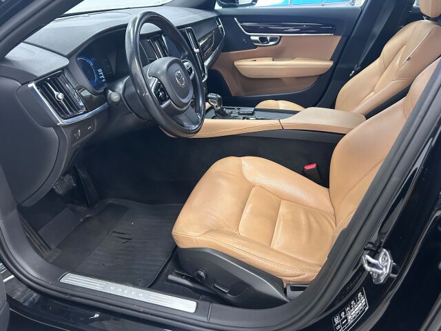 VOLVO V90 2017 D3 Momentum aut . Hyvin huollettu ja erittäin siisti Volvo!