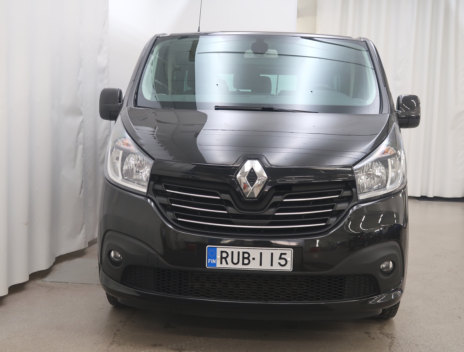 Renault Trafic Bussi 2019, bild 2/11