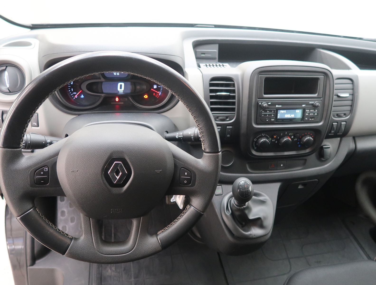 Renault Trafic Bussi 2019, bild 5/11