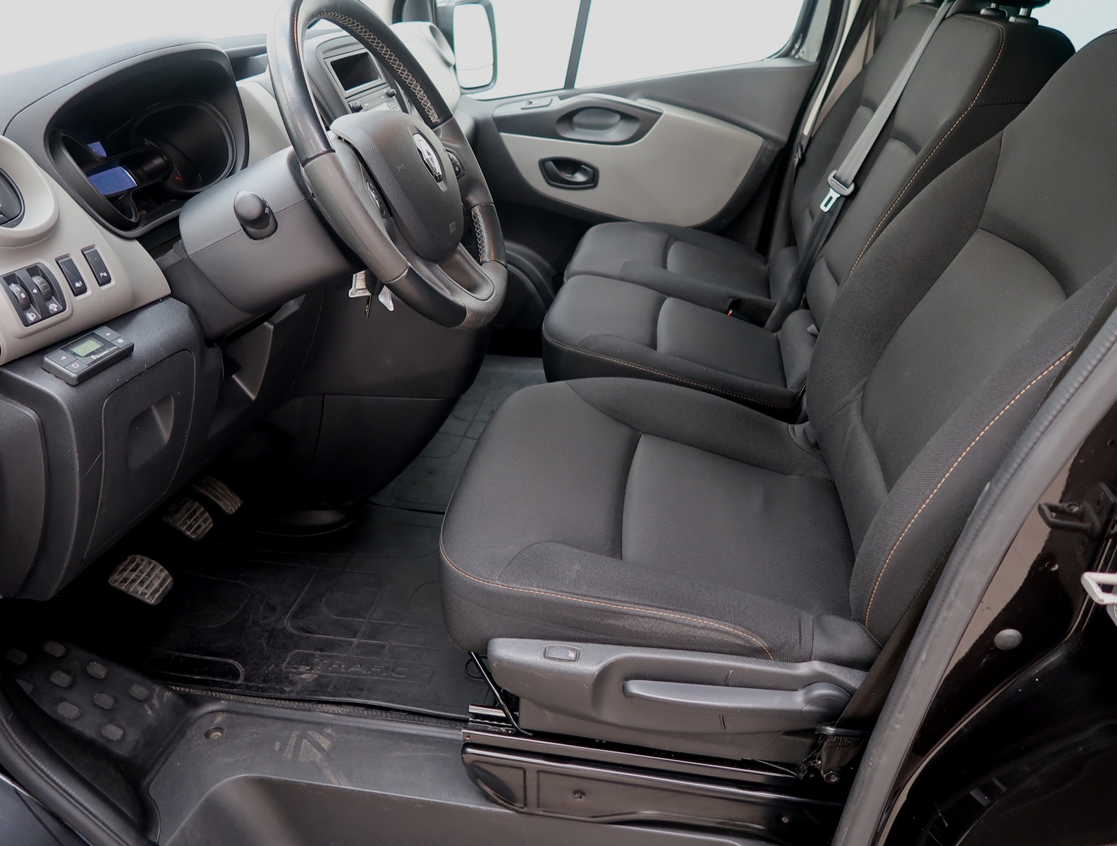 Renault Trafic Bussi 2019, bild 6/11