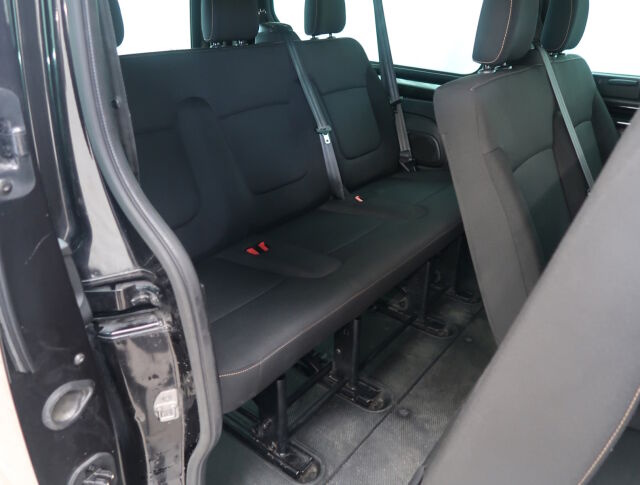 Renault Trafic Passenger 2019 dCi 120hv Turbo L2H1 1+8 hlö *SIS.Alv *Koukku * Eber *2x renkaat