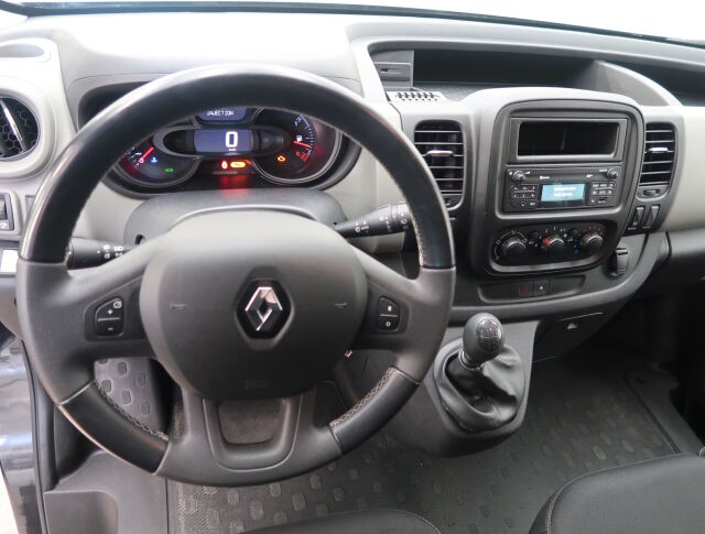 Renault Trafic Passenger 2019 dCi 120hv Turbo L2H1 1+8 hlö *SIS.Alv *Koukku * Eber *2x renkaat