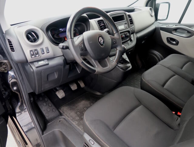 Renault Trafic Passenger 2019 dCi 120hv Turbo L2H1 1+8 hlö *SIS.Alv *Koukku * Eber *2x renkaat