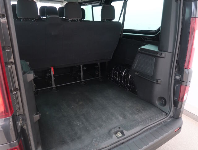 Renault Trafic Passenger 2019 dCi 120hv Turbo L2H1 1+8 hlö *SIS.Alv *Koukku * Eber *2x renkaat