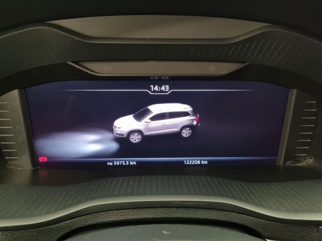 SKODA Karoq 2019 1,5 TSI Style DSG Autom. / Koukku / ACC / P-Kamera / Webasto / Navi /