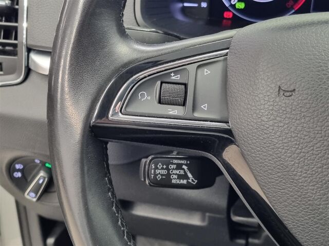 SKODA Karoq 2019 1,5 TSI Style DSG Autom. / Koukku / ACC / P-Kamera / Webasto / Navi /