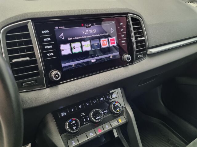 SKODA Karoq 2019 1,5 TSI Style DSG Autom. / Koukku / ACC / P-Kamera / Webasto / Navi /