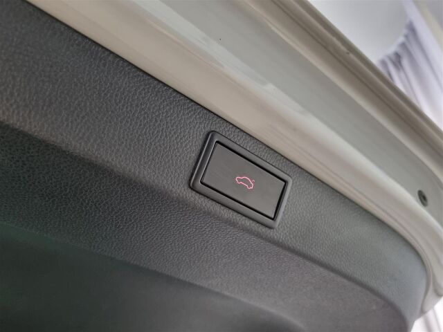 SKODA Karoq 2019 1,5 TSI Style DSG Autom. / Koukku / ACC / P-Kamera / Webasto / Navi /