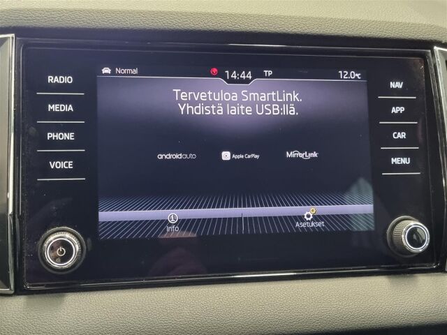 SKODA Karoq 2019 1,5 TSI Style DSG Autom. / Koukku / ACC / P-Kamera / Webasto / Navi /