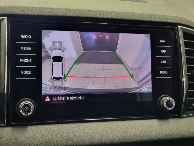 SKODA Karoq 2019 1,5 TSI Style DSG Autom. / Koukku / ACC / P-Kamera / Webasto / Navi /