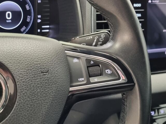 SKODA Karoq 2019 1,5 TSI Style DSG Autom. / Koukku / ACC / P-Kamera / Webasto / Navi /