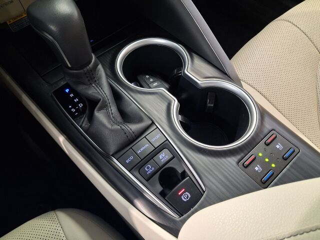 Toyota Camry 2021 2,5 Hybrid Premium, Myydään asiakkaan lukuun.