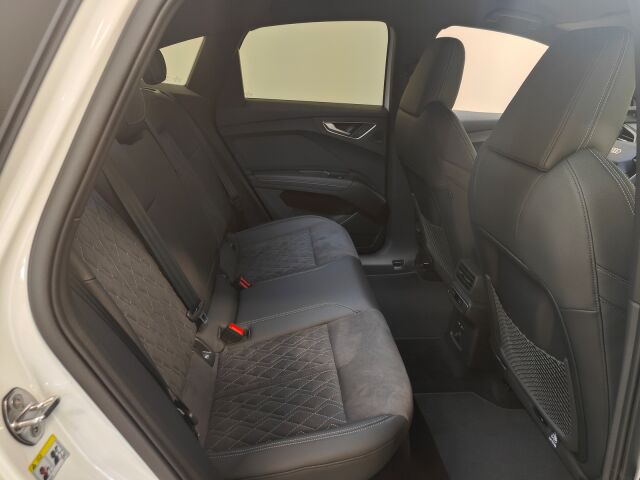 Audi Q4 e-tron 2024 Sportback 55 e-tron Land of quattro S line