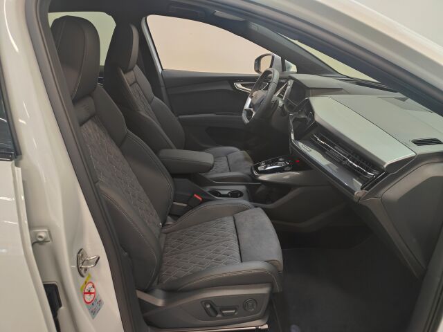 Audi Q4 e-tron 2024 Sportback 55 e-tron Land of quattro S line