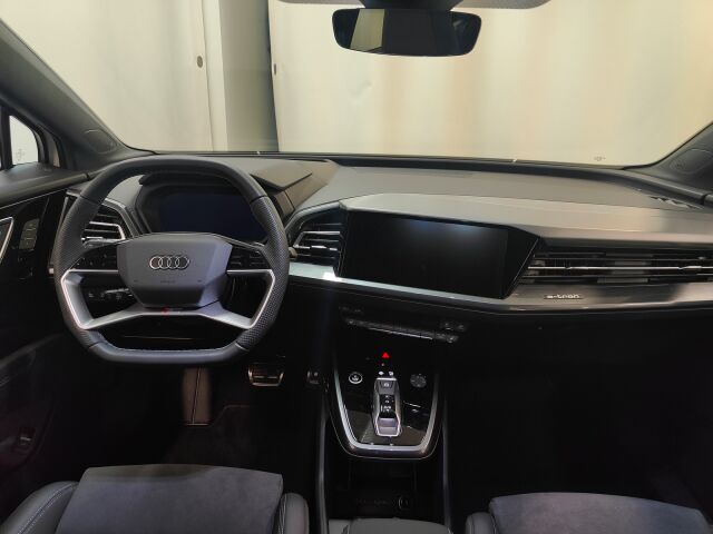 Audi Q4 e-tron 2024 Sportback 55 e-tron Land of quattro S line