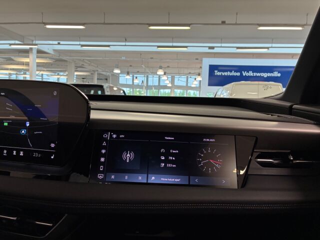 AUDI Q6 e-tron 2024 quattro