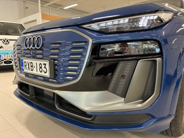 AUDI Q6 e-tron 2024 quattro