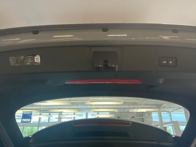 Audi Q4 e-tron 2025 SUV 45 e-tron Land of quattro Plus, Matrix ja koukku.Kesäetu tuhat euroa