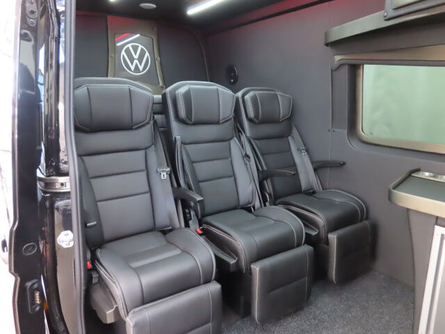 VOLKSWAGEN CRAFTER 2026 177HV AUTOM 4MOTION *LIUKUVA PITKÄ SÄNKY* 2+3 KEVYT K-A SIS ALV! *4000KG ALUSTA
