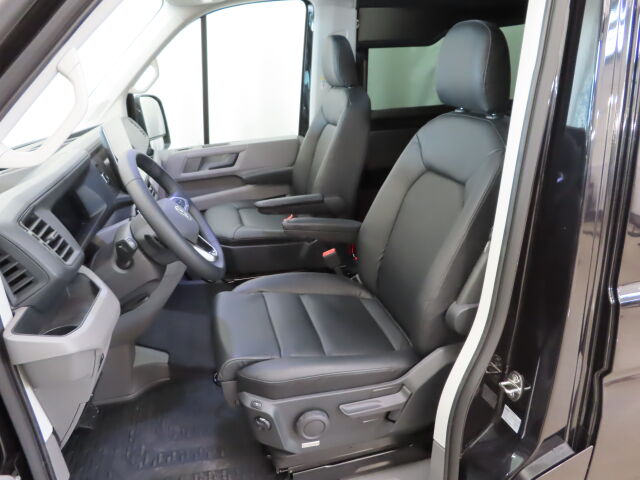 VOLKSWAGEN CRAFTER 2026 177HV AUTOM 4MOTION *LIUKUVA PITKÄ SÄNKY* 2+3 KEVYT K-A SIS ALV! *4000KG ALUSTA