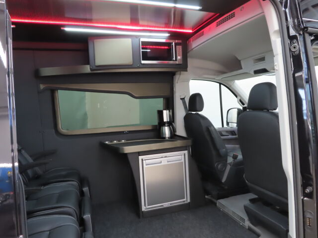 VOLKSWAGEN CRAFTER 2026 177HV AUTOM 4MOTION *LIUKUVA PITKÄ SÄNKY* 2+3 KEVYT K-A SIS ALV! *4000KG ALUSTA