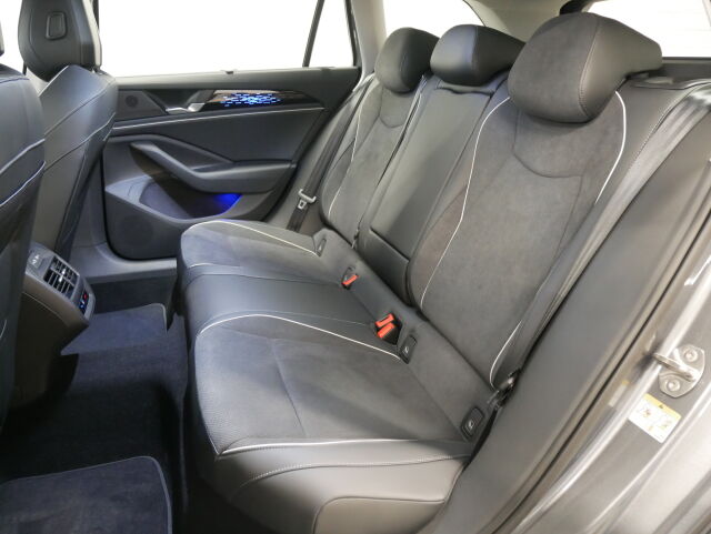 Volkswagen Passat 2026 Variant Elegance 75-v Juhlamalli eHybrid 150 kW DSG-automaatti