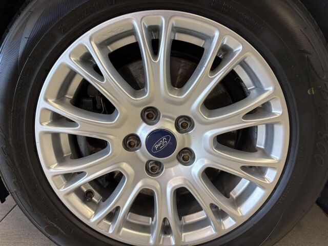 FORD Focus 2014 2,0 TDCi 115 hv PowerShift Titanium A6 5-ovinen / Navi / Tutka /