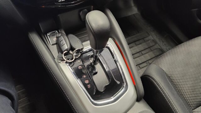 NISSAN Qashqai 2017 DIG-T 115 N-Connecta 2WD Xtronic * Vetokoukku / Moottorinlämmitin / Navi / P-kamera *