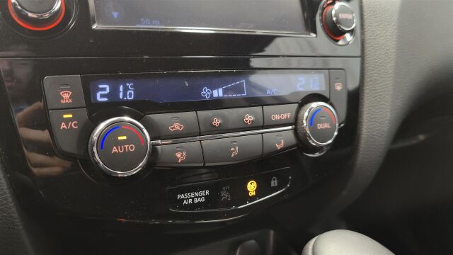 NISSAN Qashqai 2017 DIG-T 115 N-Connecta 2WD Xtronic * Vetokoukku / Moottorinlämmitin / Navi / P-kamera *