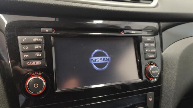 NISSAN Qashqai 2017 DIG-T 115 N-Connecta 2WD Xtronic * Vetokoukku / Moottorinlämmitin / Navi / P-kamera *