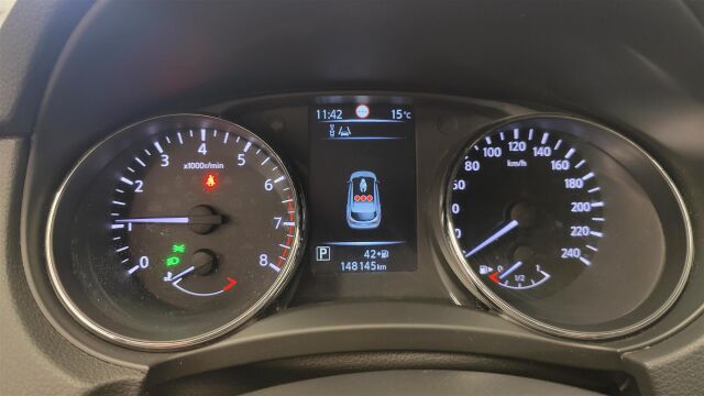 NISSAN Qashqai 2017 DIG-T 115 N-Connecta 2WD Xtronic * Vetokoukku / Moottorinlämmitin / Navi / P-kamera *