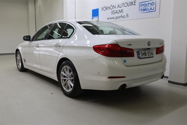 BMW 520 2017 G30 Sedan 520d A xDrive Business Comfort
