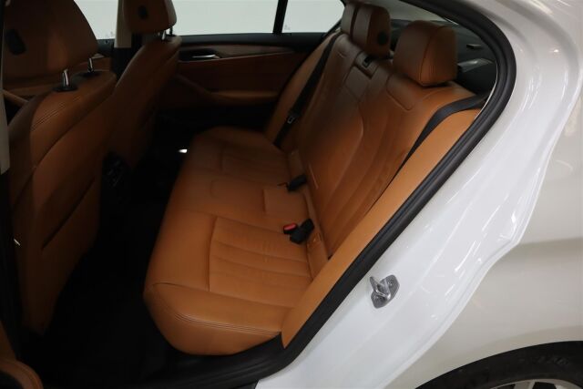 BMW 520 2017 G30 Sedan 520d A xDrive Business Comfort