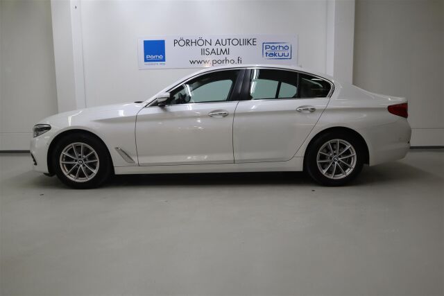 BMW 520 2017 G30 Sedan 520d A xDrive Business Comfort