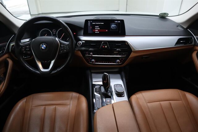 BMW 520 2017 G30 Sedan 520d A xDrive Business Comfort