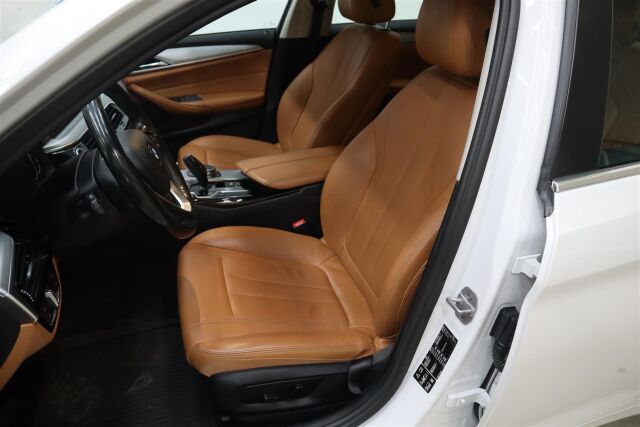 BMW 520 2017 G30 Sedan 520d A xDrive Business Comfort