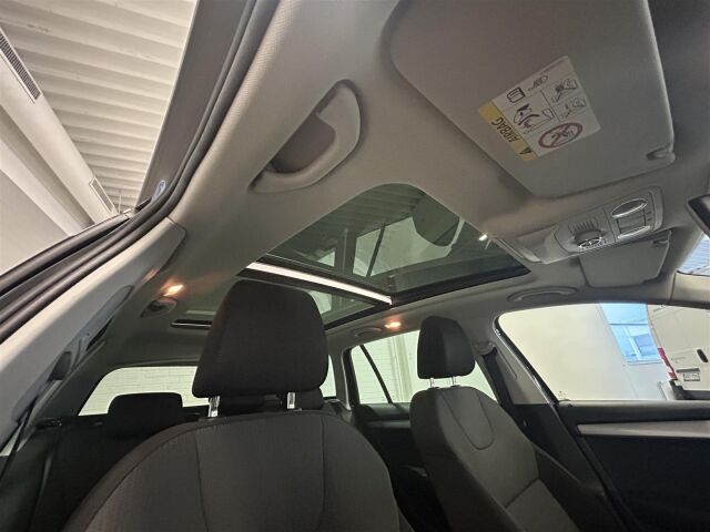 SKODA Octavia 2017 Combi 1,4 TSI Style DSG Autom. / ACC / Kauko-Webasto / Kessy / Panoraama / Koukku