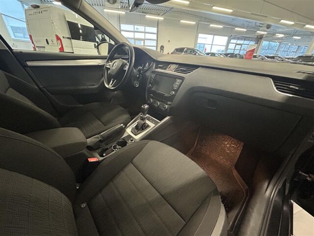 SKODA Octavia 2017 Combi 1,4 TSI Style DSG Autom. / ACC / Kauko-Webasto / Kessy / Panoraama / Koukku