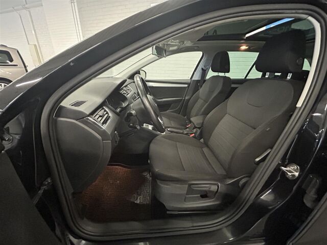 SKODA Octavia 2017 Combi 1,4 TSI Style DSG Autom. / ACC / Kauko-Webasto / Kessy / Panoraama / Koukku