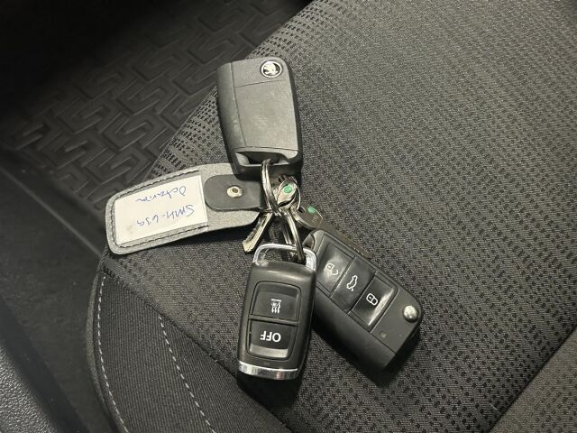 SKODA Octavia 2017 Combi 1,4 TSI Style DSG Autom. / ACC / Kauko-Webasto / Kessy / Panoraama / Koukku