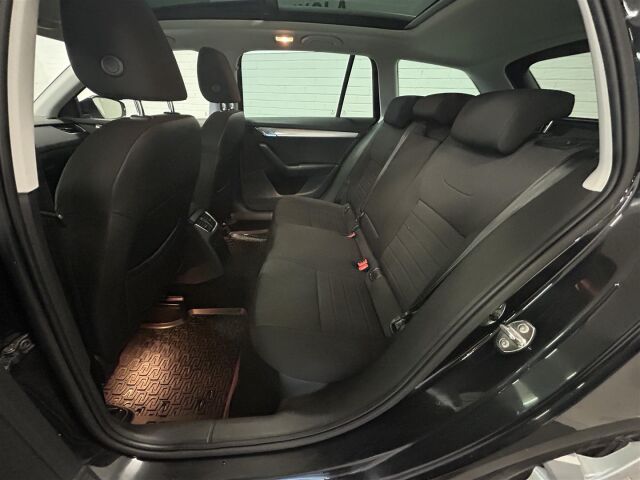 SKODA Octavia 2017 Combi 1,4 TSI Style DSG Autom. / ACC / Kauko-Webasto / Kessy / Panoraama / Koukku